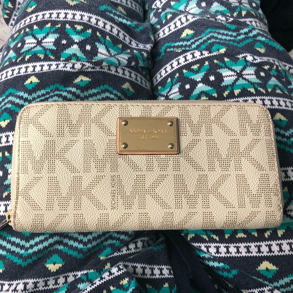 Michael Kors Wallet - Picture 1 of 6